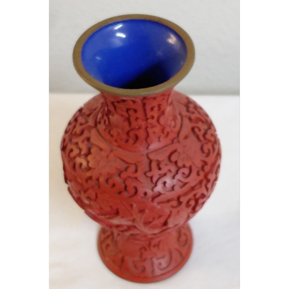 Vintage Chinese Cinnabar Style Carved Lacquer Vase Red Blue Enamel Interior - Picture 5 of 8